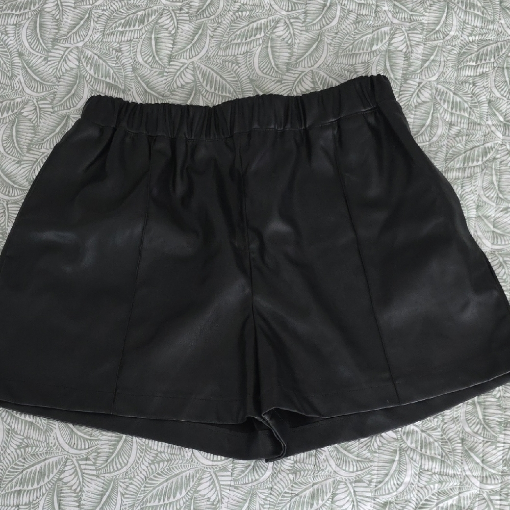 TOPSHOP Women's Faux Leather Black Shorts